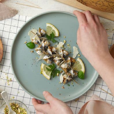 Acciughe Al Forno Ripiene Di Pangrattato Prezzemolo Pistacchi Limone