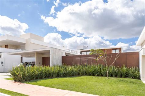 Esquadra Yi Design A Simple Spacious Contemporary Home In Brasilia Brazil