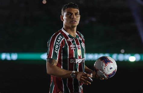 De camarote Thiago Silva vê derrota do Fluminense vaias xingamentos