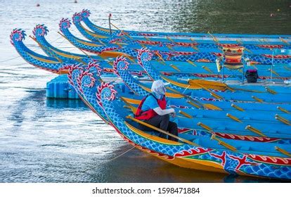 Taipei Taiwan June 07 Row Dragonboats Stock Photo 1622805568 Shutterstock