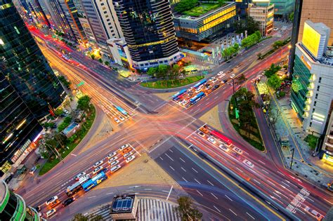 Adding a white traffic light may help driverless cars boost traffic flow