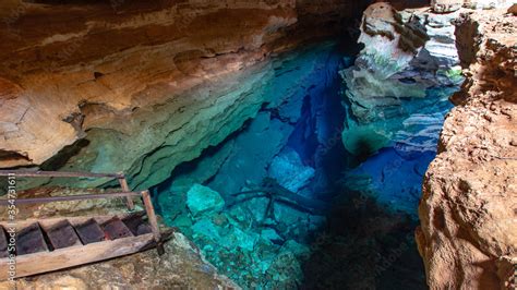 Poço azul blue pond cave light blue water chapada diamantina national