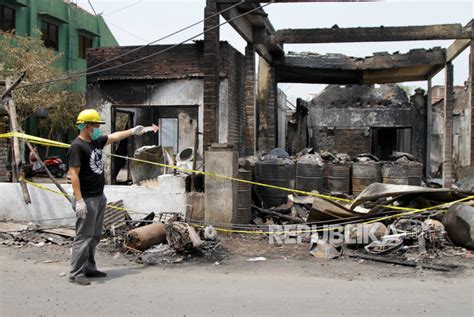 Pasca Kebakaran Gudang Penimbunan Bbm Di Sidoarjo Republika Online