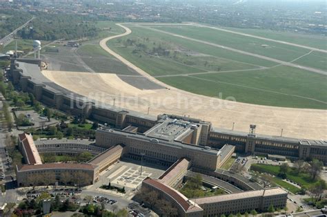 Berlin Von Oben Fassade Des Baudenkmales Flughafen Tempelhof Am Platz