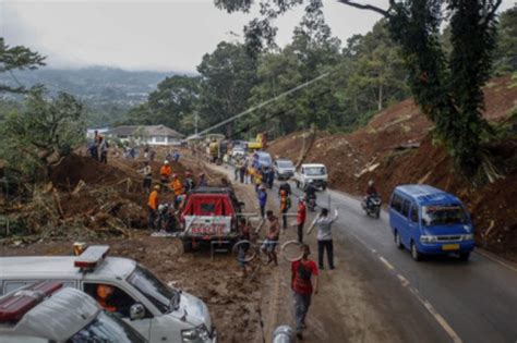 Akses Jalan Longsor Cianjur Sudah Bisa Dilalui Kendaraan Antara News