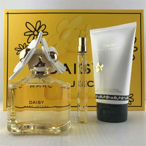 Marc Jacobs Purse Spray 3 Piece Gift Set | semashow.com