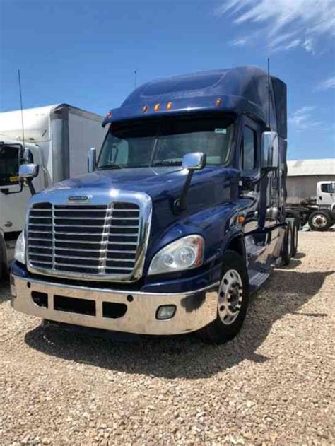 Freightliner Cascadia 125 2012 Sleeper Semi Trucks