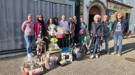 Cotentin Elle Estime Le Prix Dune Vitrine Et Remporte Plus De 4 000 Euros De Cadeaux