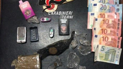 Arrestato 17enne a Narni spaccio droghe dovrà restare in casa