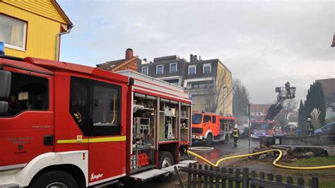 Abrisshaus als Übungsobjekt Feuerwehr trainiert im Göttinger Süden