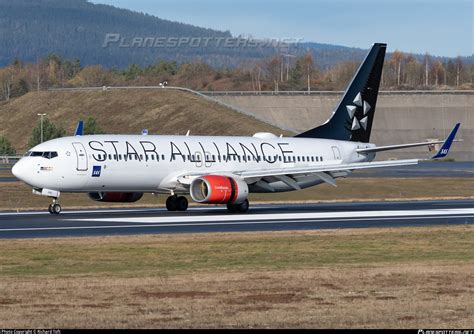 LN RRE SAS Scandinavian Airlines Boeing 737 85P WL Photo By Richard