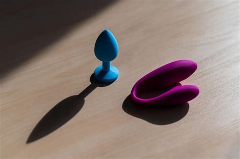 Un conjunto de juguetes sexuales de látex tapón anal de silicona azul y