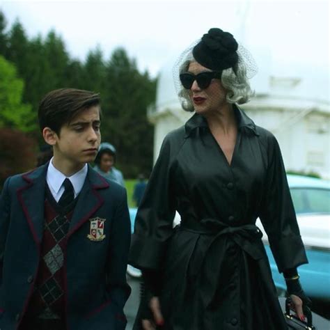 The Handler Costume The Umbrella Academy Fancy Dress