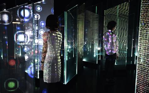 AGC launches high-tech glass re-projecting see through videos - ArchiPanic