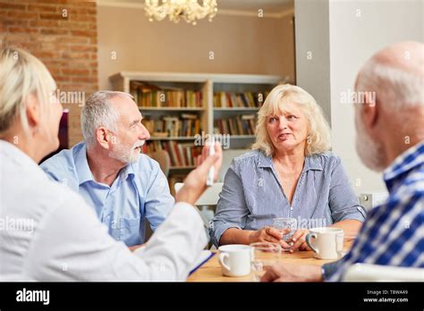 Group Senior Citizen Hi Res Stock Photography And Images Alamy