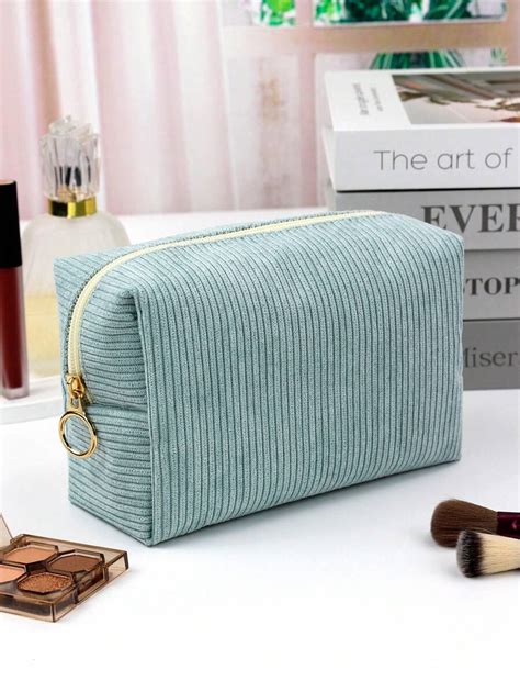 Pi Ce Sac De Maquillage En Velours C Tel Minimaliste Et Tendance