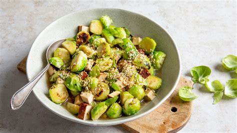 Rosenkohl Curry mit Räuchertofu aus dem Wok NDR de Ratgeber