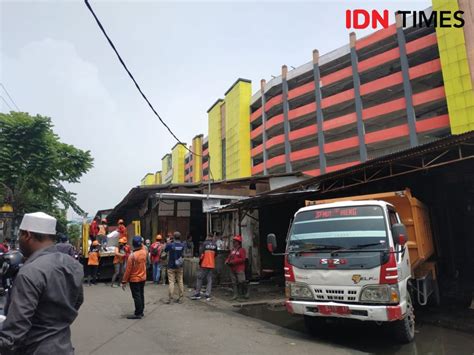 Tps Pasar Turi Mulai Diratakan Dengan Tanah