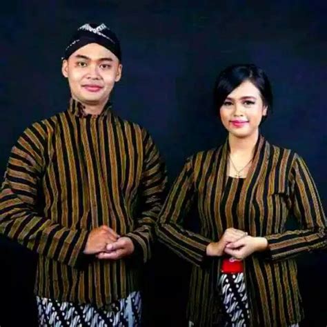 Baju Jawa pria Motif Lurik Baju Jawa Bonus Blangkon / Baju Lurik Gratis ...