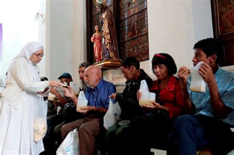 ¡se Requieren Más Donativos Al Menos 600 Personas Reciben Comida En La