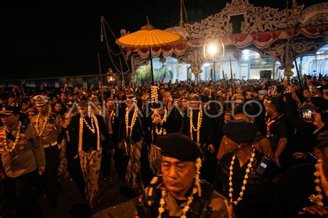 Kirab Malam Satu Suro Keraton Kasunanan Solo Antara Foto