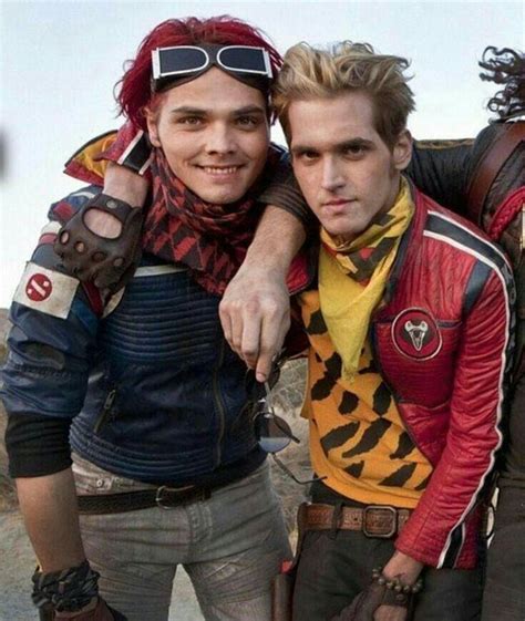 Gerard Way And Mikey Way My Chemical Romance Mikey Way Gerard Way