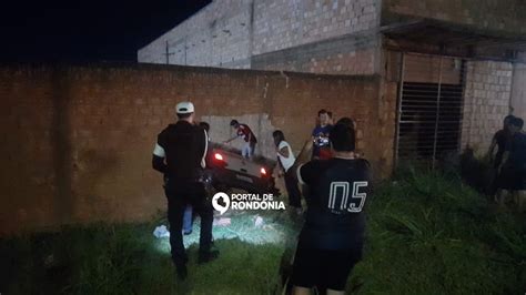 Motorista Derruba Muro E Invade Casa Ap S Perder O Controle Do Carro Na