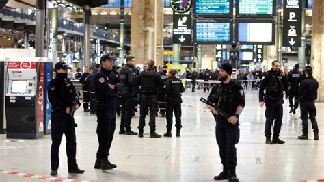 França 6 Feridos Numa Agressão Com Arma Branca Em Estação De Paris