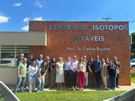 Pesquisadores Da Inglaterra E Nova Iorque Visitam O Ibb Da Unesp