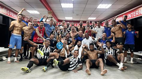 Santos Pode Sonhar Com O Título Do Paulistão Carille E Jogadores