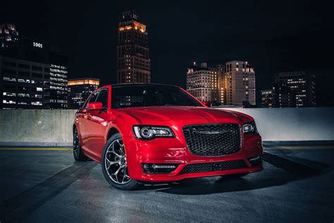 Download Luxury Chrysler 300 S Wallpaper