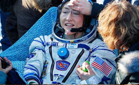 Un récord espacial La astronauta Christina Koch regresa a Tierra