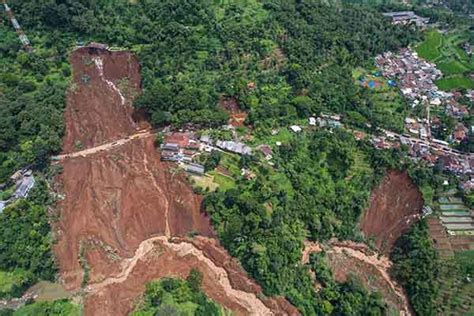 Potret Lokasi Longsor Dampak Gempa Cianjur 14 Korban Tertimbun