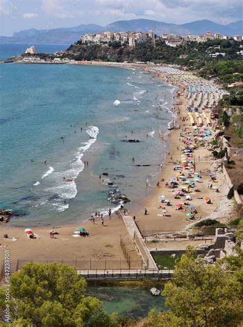 Sperlonga Spiaggia Di Levante Dal Sentiero Di Ulisse Stock Photo