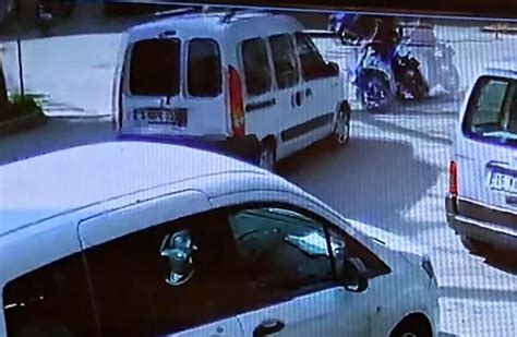 İnegöl de motosiklet ile hafif ticari araç çarpıştı 1 yaralı Haberler