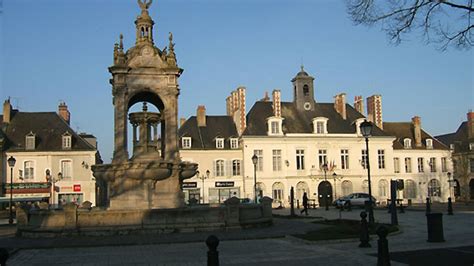 Châteaudun la ville qui vote comme la France Grand reportage