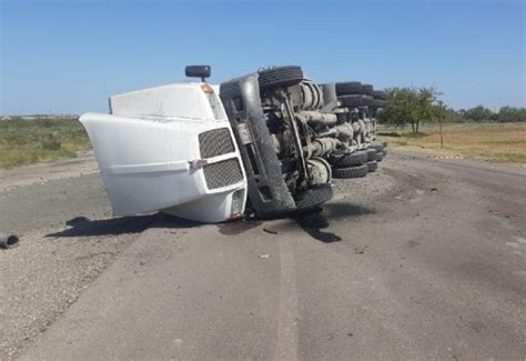 Vuelca tráiler en Nava iba cargada de ceniza La Prensa de Coahuila