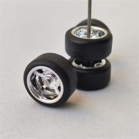Rodas pneus de borracha 5 pontas cromada para customização de miniaturas Hot Wheels escala 1
