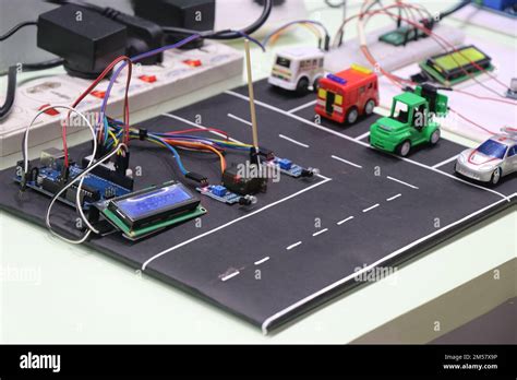 Microcontroller projects hi-res stock photography and images - Alamy