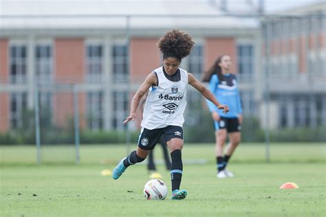 Grêmio Realiza Primeiro Treino Na Futura Sede Do Departamento De