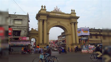 Bangla News Curzon Gate Renovation Work Going On In East Bardhaman