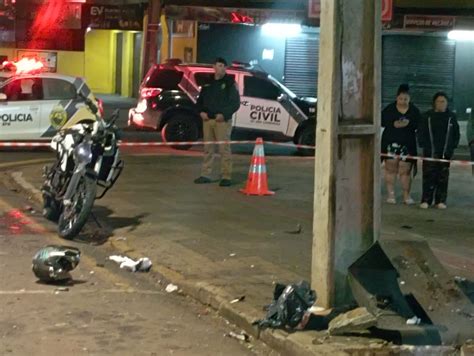 Motociclista perde a vida após bater em cheio contra poste e lixeira na