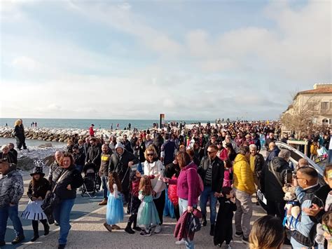 Marina Di Pisa Invasa Da Maschere E Coriandoli Il Ritorno Del