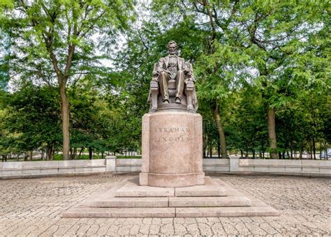 Abraham Lincoln Statue in Grant Park, Chicago Stock Image - Image of ...