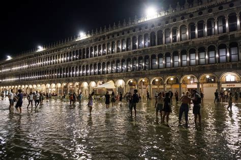 Unseasonal flooding hits Italy's Venice | Daily Sabah