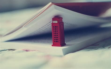 Iconic London Uk Red Telephone Booth Toy Desktop Wallpaper