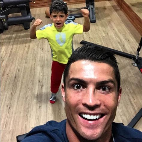 Cristiano Ronaldo Drillt Seinen Sohn Im Fitnessstudio Cristiano