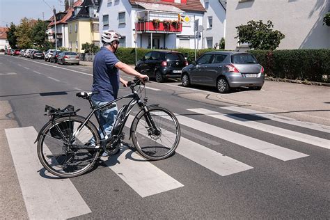 Das Gilt Am Zebrastreifen Presse Ace