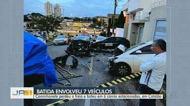 JA 1ª Edição Regional Acidente envolvendo sete carros deixa pessoas