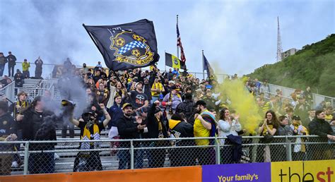 Soccer fans scramble for Riverhounds tickets before the final 33